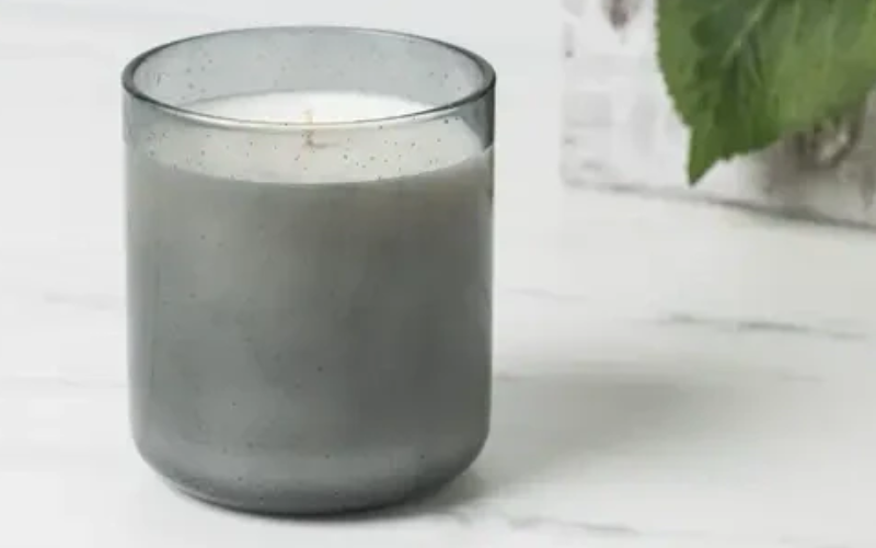 How to Get the Strongest Fragrance From Your Candle
